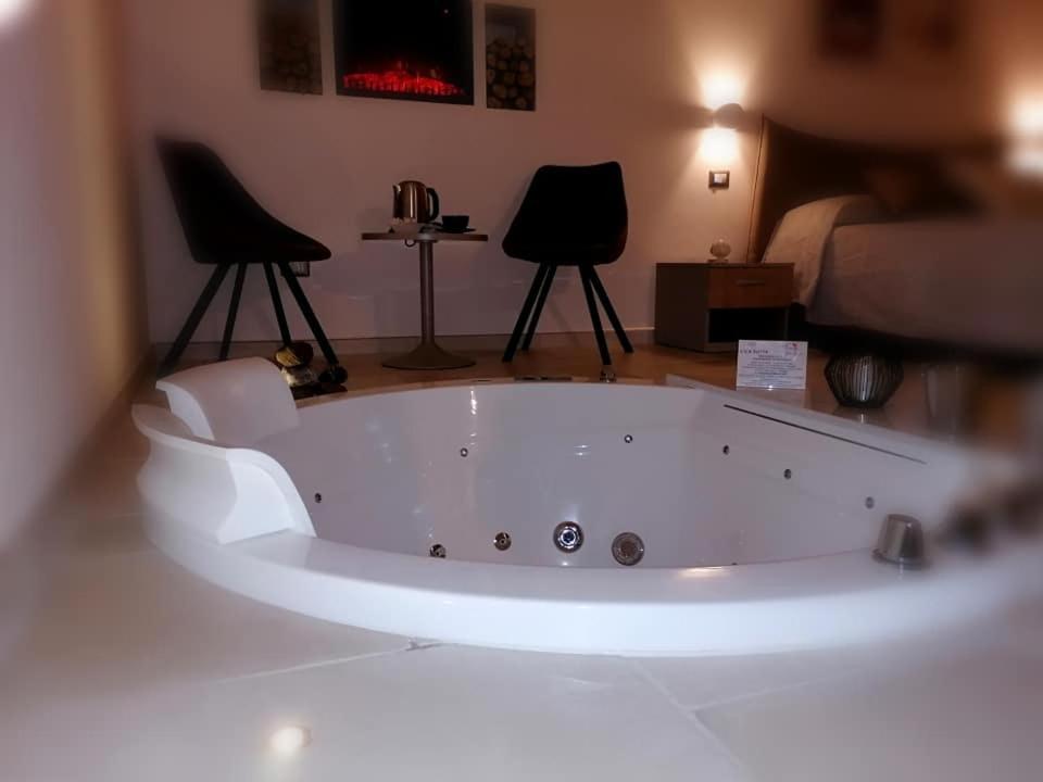 Lux Suite Taranto Bagian luar foto