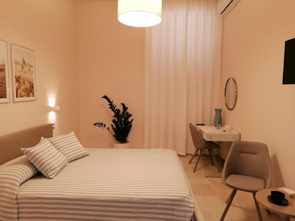 Lux Suite Taranto Bagian luar foto