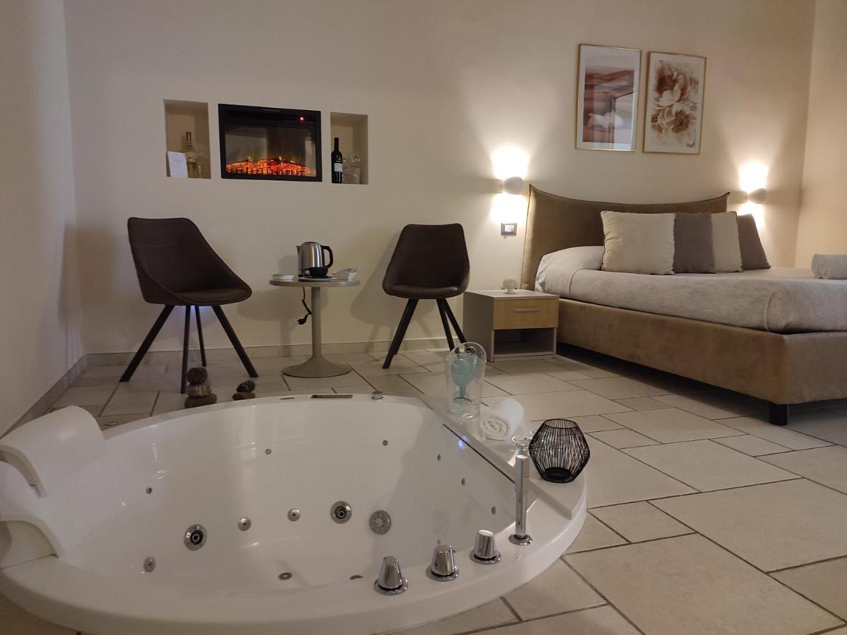 Lux Suite Taranto Bagian luar foto