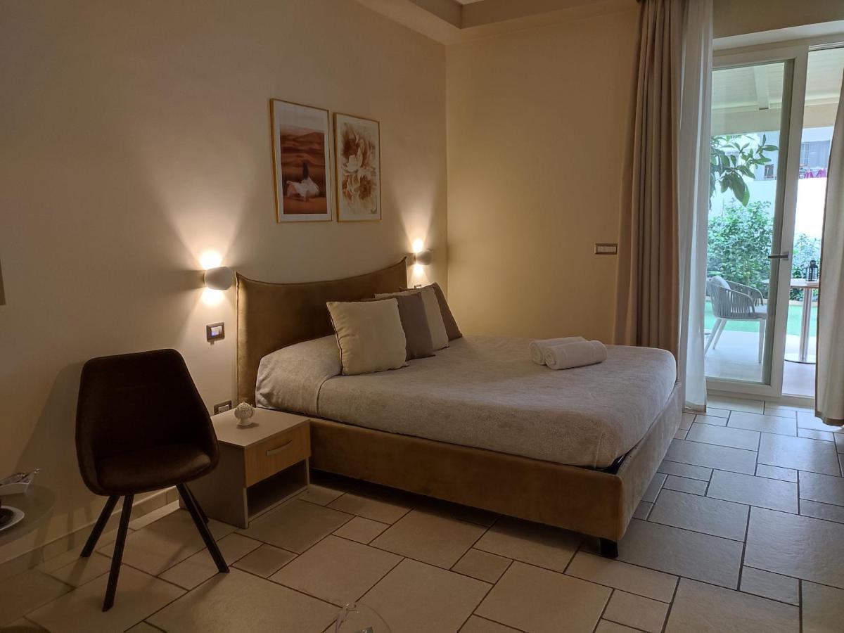 Lux Suite Taranto Bagian luar foto