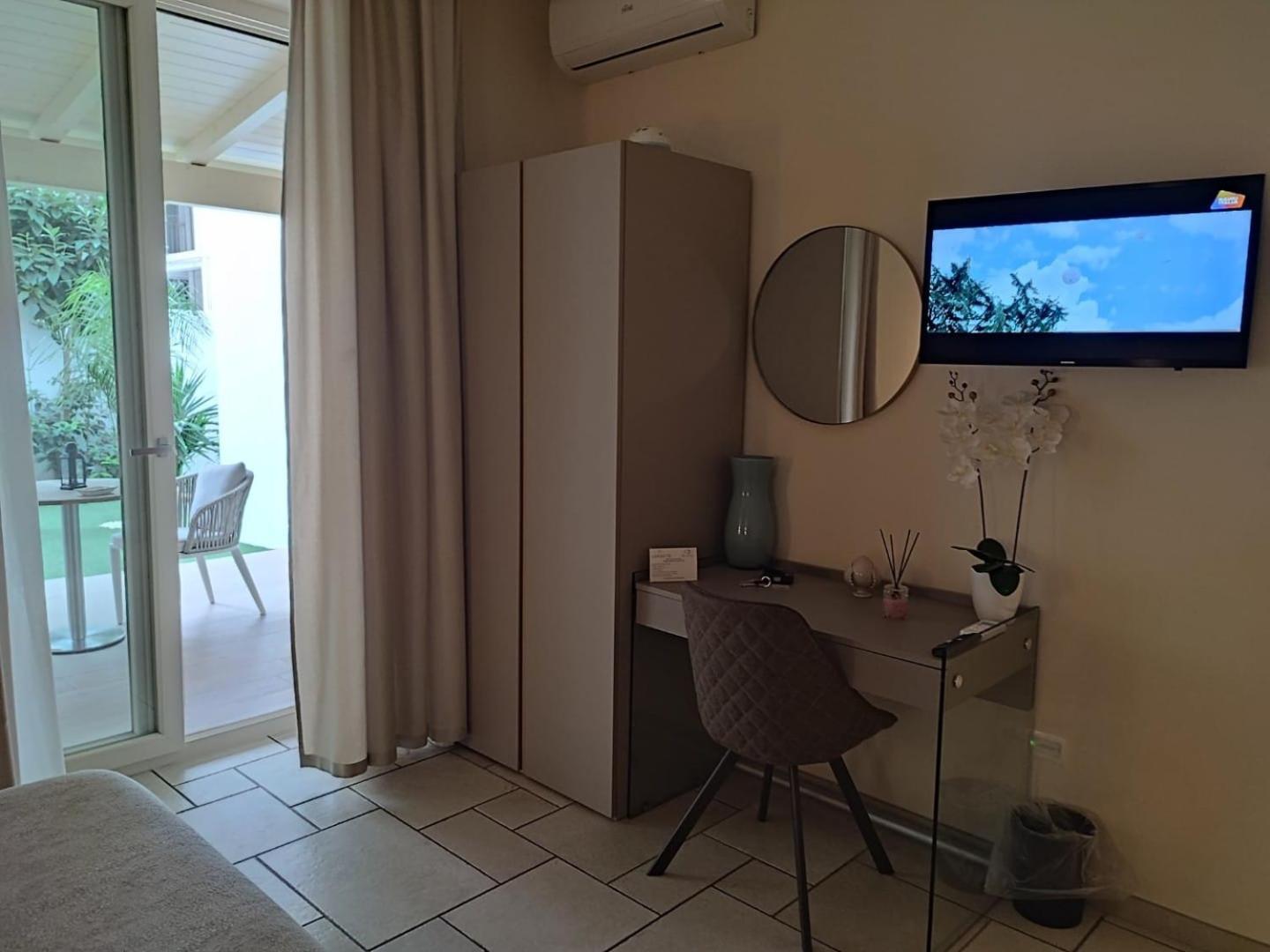 Lux Suite Taranto Bagian luar foto