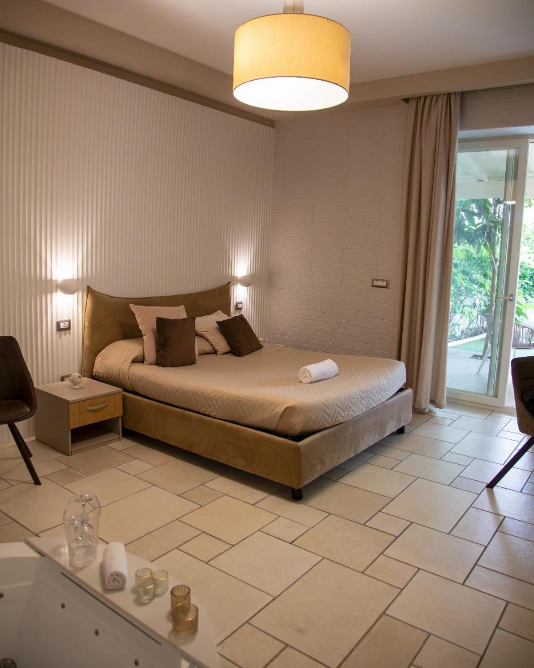 Lux Suite Taranto Bagian luar foto